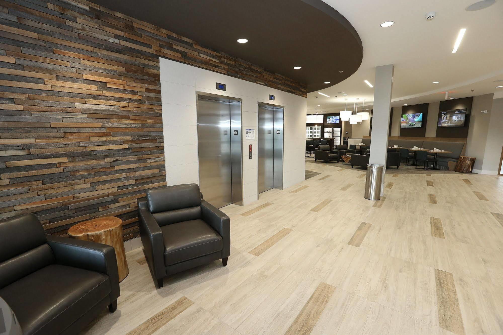 Best Western Plus Sawridge Suites Fort Mcmurray Exterior foto