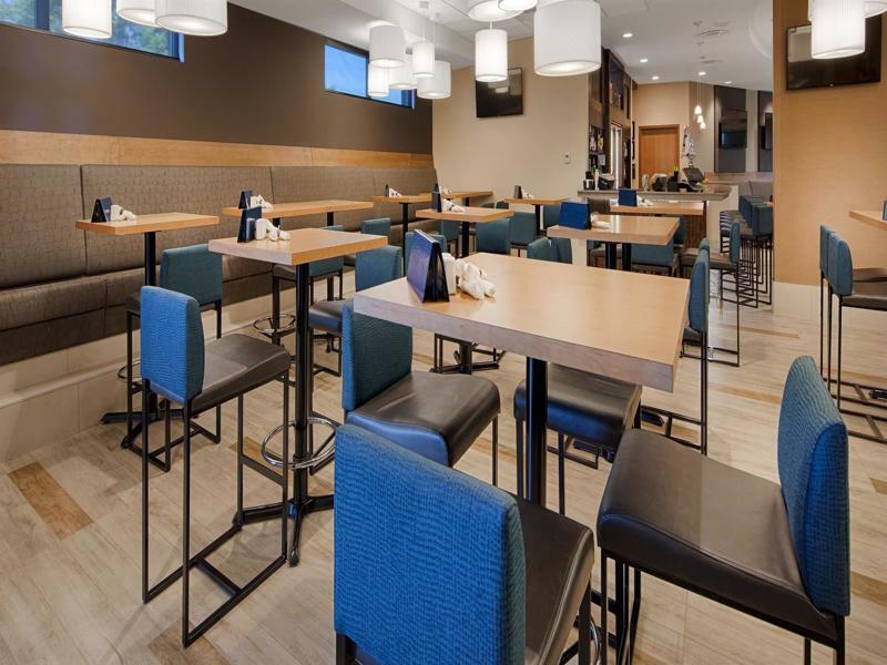 Best Western Plus Sawridge Suites Fort Mcmurray Exterior foto
